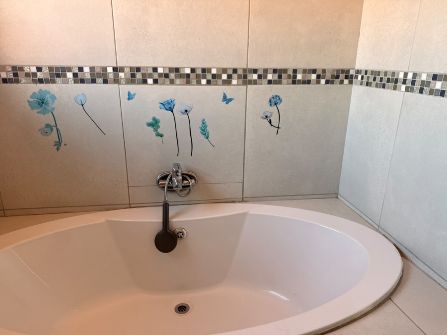 5 Bedroom Property for Sale in Waterkloof North West